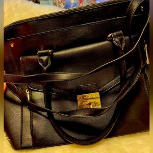 Aldo Black Zippered handbag with Removable shoulder Strap Size Large